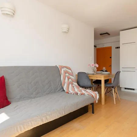 Sunny Centre By Renters Apartment