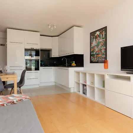 Sunny Centre By Renters *