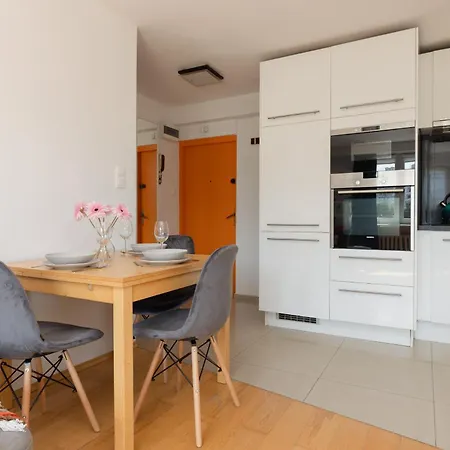 Sunny Centre By Renters Warsaw