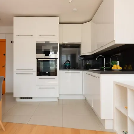 Apartment Sunny Centre By Renters Warsaw